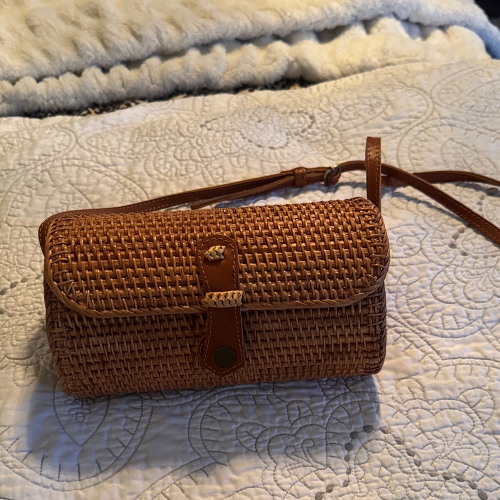 Elegant Tan Woven Crossbody Bag